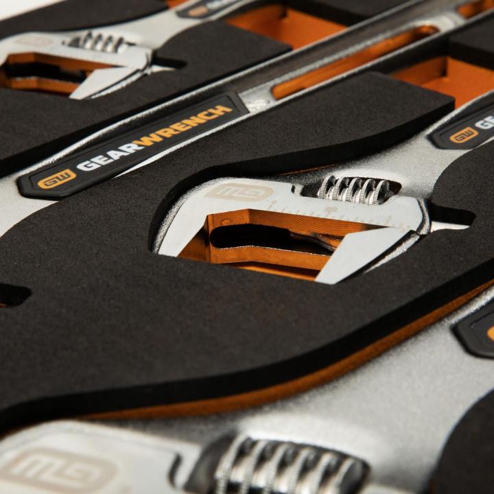 Up close image of the wrenches in the GWMSAJW01 showing the head of one of the wrenches