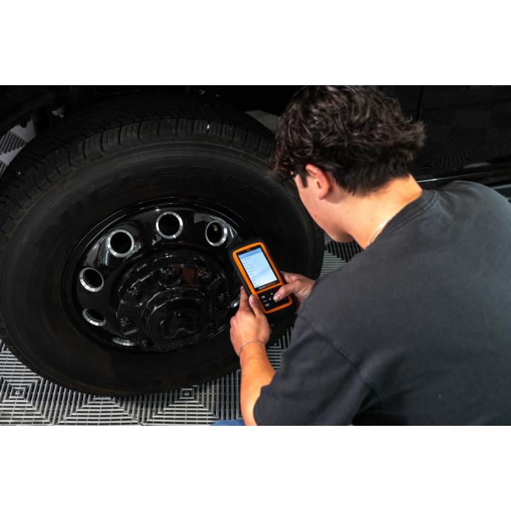 Image of the GWTPMS being used by a mechanic on a car tire